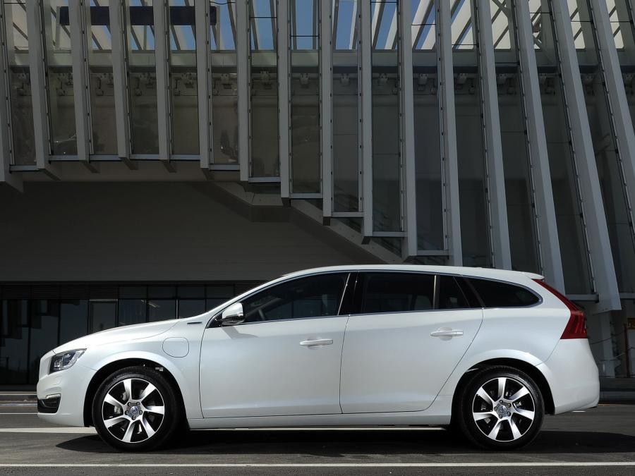  Volvo V60 D6 Plug-In Hybrid 2013 года  (фото 10 из 25)